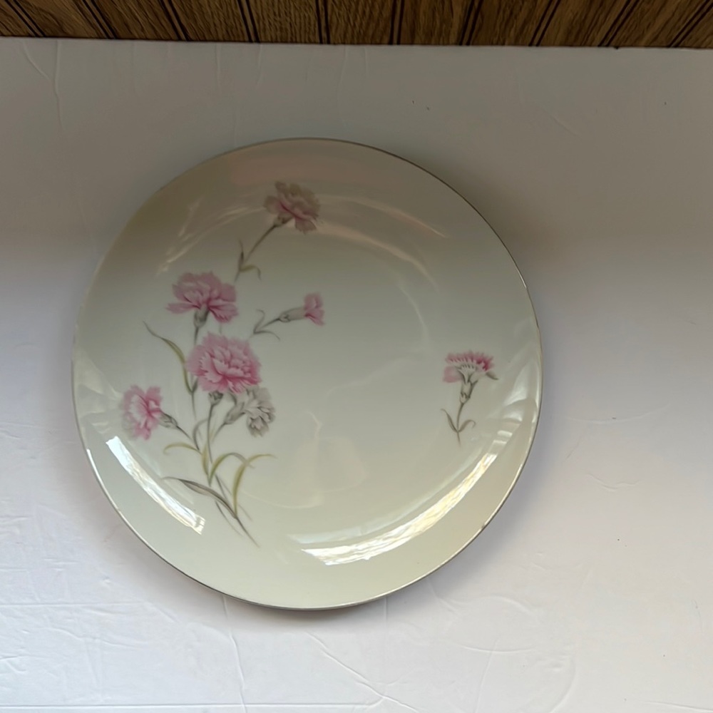 Royal Court Japan Carnation 10.5” plate